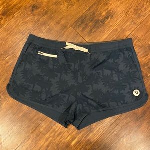 NEW Vuori Tavi Shorts, Size Large